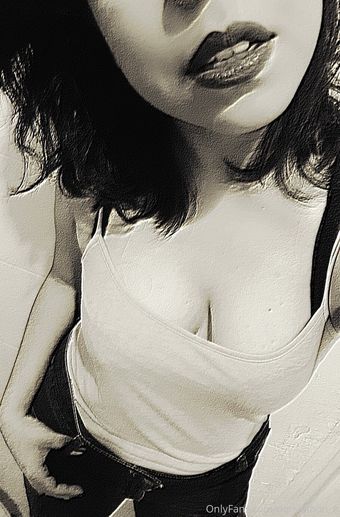 persephon_e Nakenläckor OnlyFans Foto 4