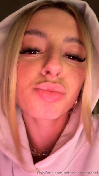 petiteblondemodel
