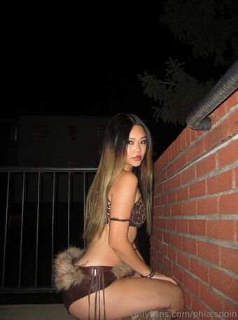 phia.sooin Nakenläckor OnlyFans Foto 11