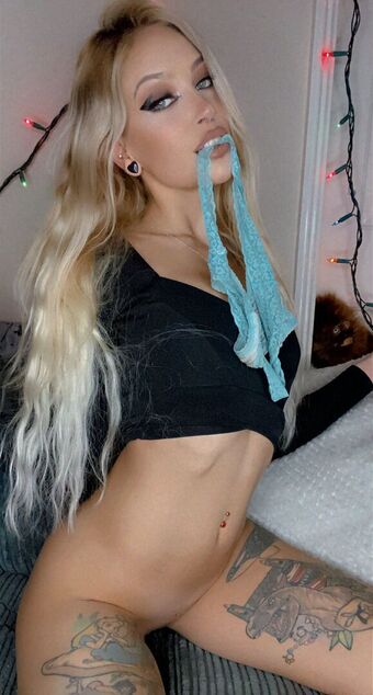 Phirose Nakenläckor OnlyFans Foto 11