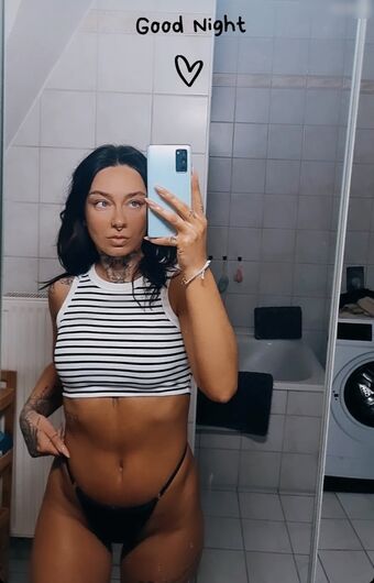 pineapple_ink Nakenläckor OnlyFans Foto 2