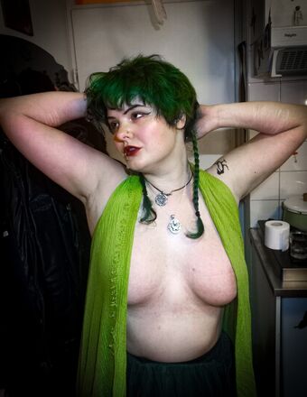 Pinegreentea Nakenläckor OnlyFans Foto 6