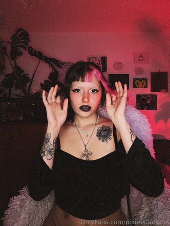 pixieedaemon Nakenläckor OnlyFans Foto 4