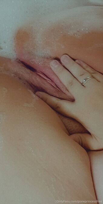 pixieprincess1994 Nakenläckor OnlyFans Foto 5