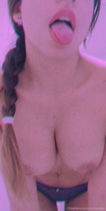 Pizza.alien Nakenläckor OnlyFans Foto 23