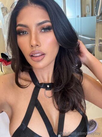ploytoy Nakenläckor OnlyFans Foto 27