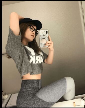 Plushys Nakenläckor OnlyFans Foto 24
