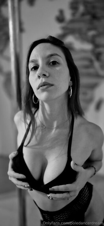 poledancerdream Nakenläckor OnlyFans Foto 10
