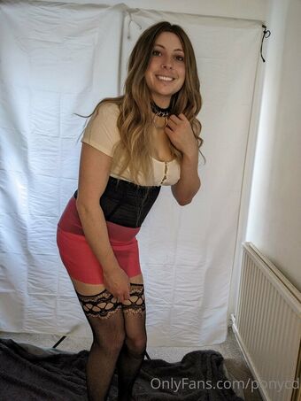 ponycd Nakenläckor OnlyFans Foto 19