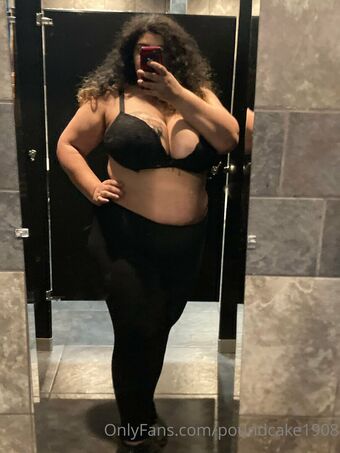 poundcake1908 Nakenläckor OnlyFans Foto 36