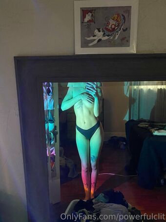 powerfulclit Nakenläckor OnlyFans Foto 12