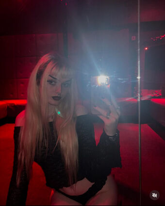 pprettypixie333 Nakenläckor OnlyFans Foto 1