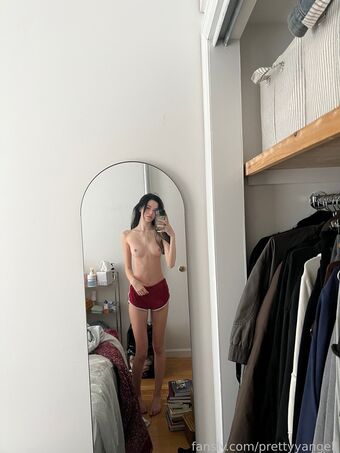 prettyyangell Nakenläckor OnlyFans Foto 32