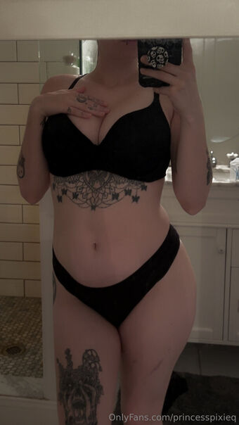 princesspixieq Nakenläckor OnlyFans Foto 24