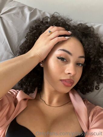 prissybiscuit Nakenläckor OnlyFans Foto 16