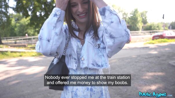 Public Agent Nakenläckor OnlyFans Foto 134