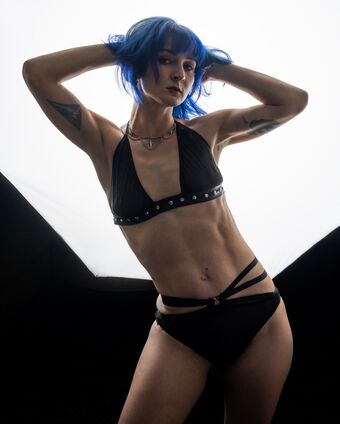 PunkModel Nakenläckor OnlyFans Foto 11