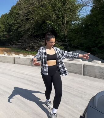 QueenB Nakenläckor OnlyFans Foto 17