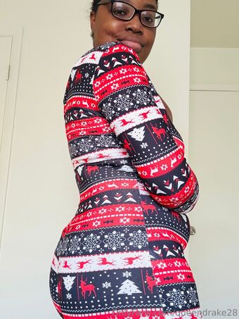 queendrake28 Nakenläckor OnlyFans Foto 3