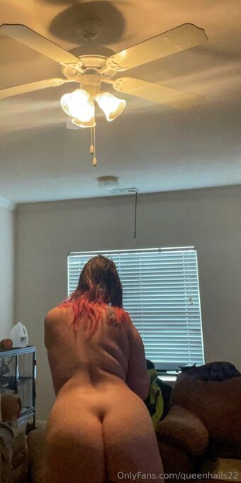 queenhails22 Nakenläckor OnlyFans Foto 25