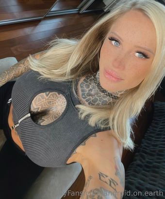 R33 Nakenläckor OnlyFans Foto 1