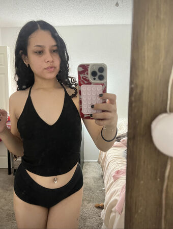 Raenneemo Nakenläckor OnlyFans Foto 3