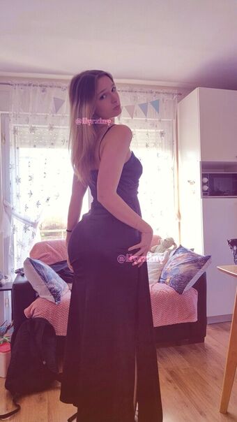 Rainyy Nakenläckor OnlyFans Foto 8