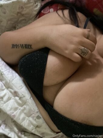 Raxien Nakenläckor OnlyFans Foto 11