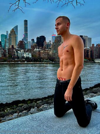 raymannix Nakenläckor OnlyFans Foto 8
