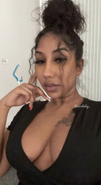 Razorbaby_ Nakenläckor OnlyFans Foto 8