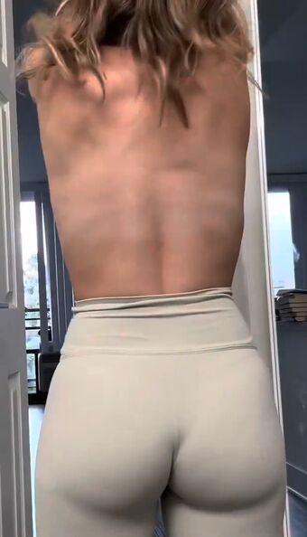 Rebeancer Nakenläckor OnlyFans Foto 1