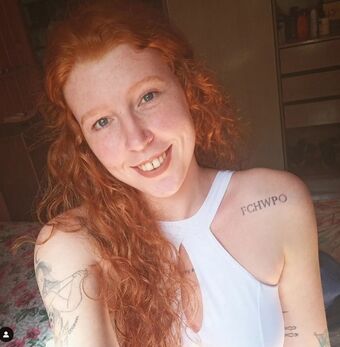 redheadlaura Nakenläckor OnlyFans Foto 9