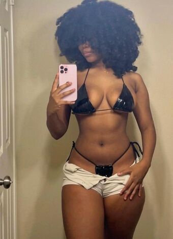 Rmvnda Nakenläckor OnlyFans Foto 7