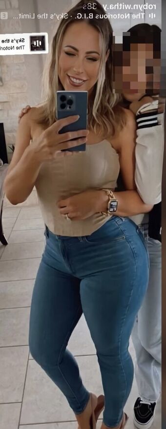 Robyn Fields Nakenläckor OnlyFans Foto 19