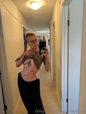 rorapickle Nakenläckor OnlyFans Foto 16
