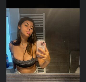 Rorogirl Nakenläckor OnlyFans Foto 5
