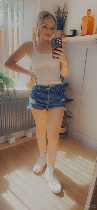 rose_1997 Nakenläckor OnlyFans Foto 17