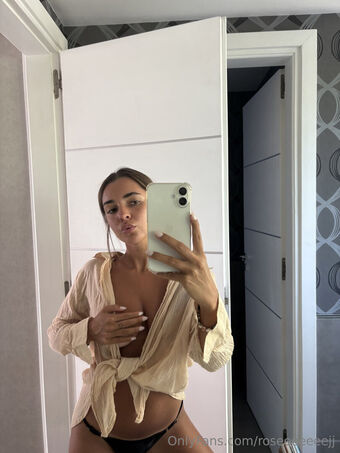 roseeeejj Nakenläckor OnlyFans Foto 9
