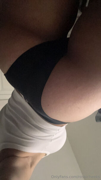 rossicheeks Nakenläckor OnlyFans Foto 7