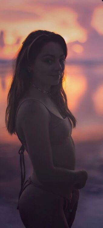 Roxane ASMR Nakenläckor OnlyFans Foto 24