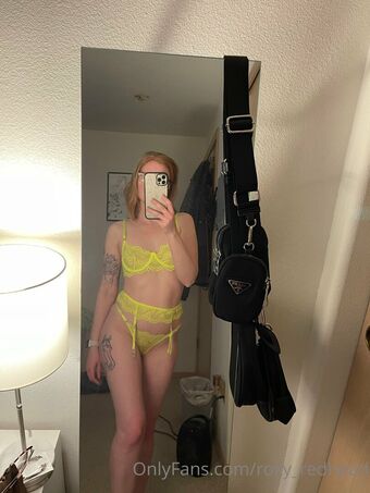 roxy_redhead Nakenläckor OnlyFans Foto 18