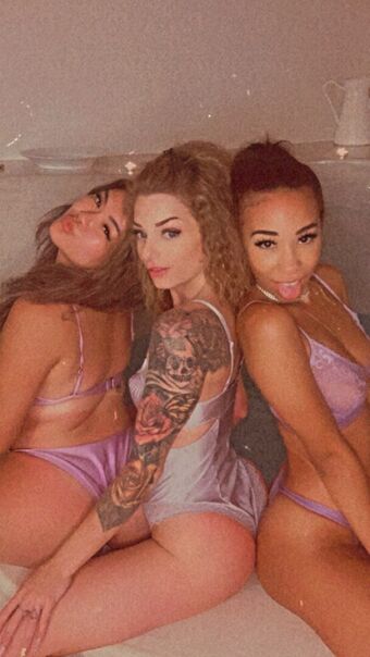 Roxy Ryder Nakenläckor OnlyFans Foto 22