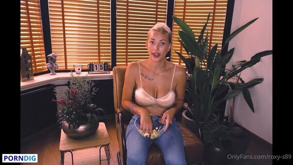 Roxy S89 Nakenläckor OnlyFans Foto 12