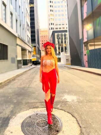 Roxy Striar