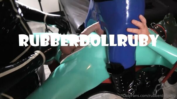 rubberdollruby Nakenläckor OnlyFans Foto 20