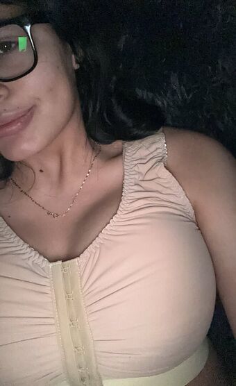 Ruby Avila Nakenläckor OnlyFans Foto 2