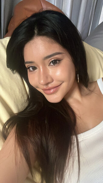 Ruby Chan Nakenläckor OnlyFans Foto 3