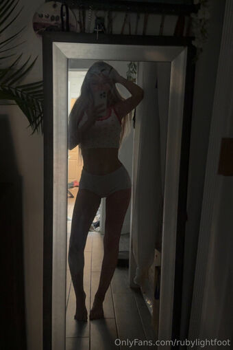 Ruby Lightfoot Nakenläckor OnlyFans Foto 3