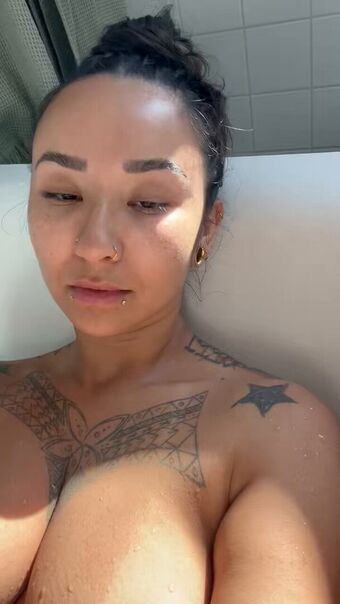 Ruby Renegade Nakenläckor OnlyFans Foto 2