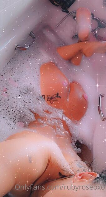 ruby-rosevip Nakenläckor OnlyFans Foto 22
